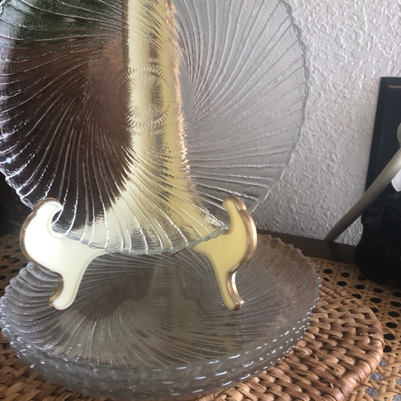 Vintage Arcoroc Seabreeze Pressed Glass Salad/Desert Plates Set of Four - Picture 3 of 16